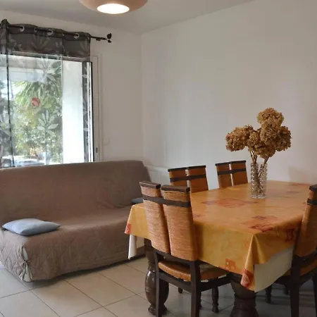 Avec Terrasse A - Plages Et Commerces A Proximite - Fr-1-239-886